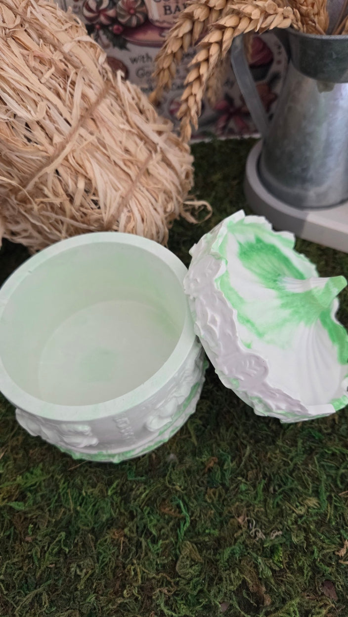 BOITE A BIJOUX MOTIF MANEGE RESINE ACRYLIQUE BLANC ET VERT