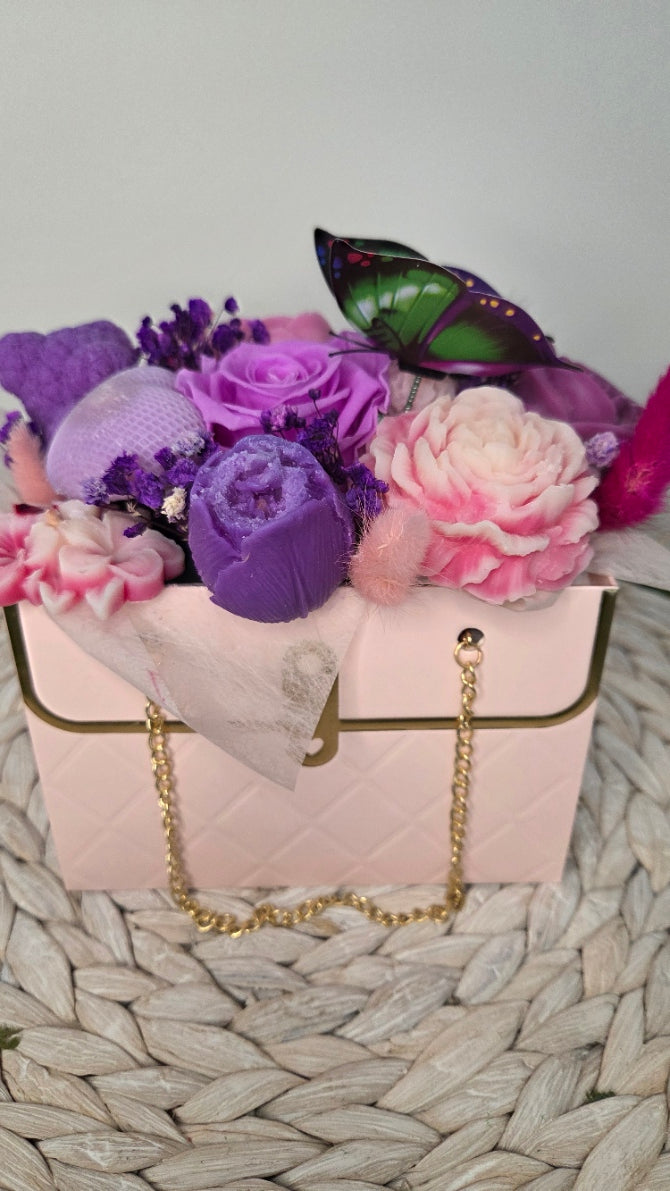 BOUQUET FONDANTS LILAS AVEC UNE ROSE ETERNELLE