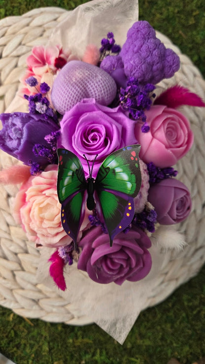 BOUQUET FONDANTS LILAS AVEC UNE ROSE ETERNELLE