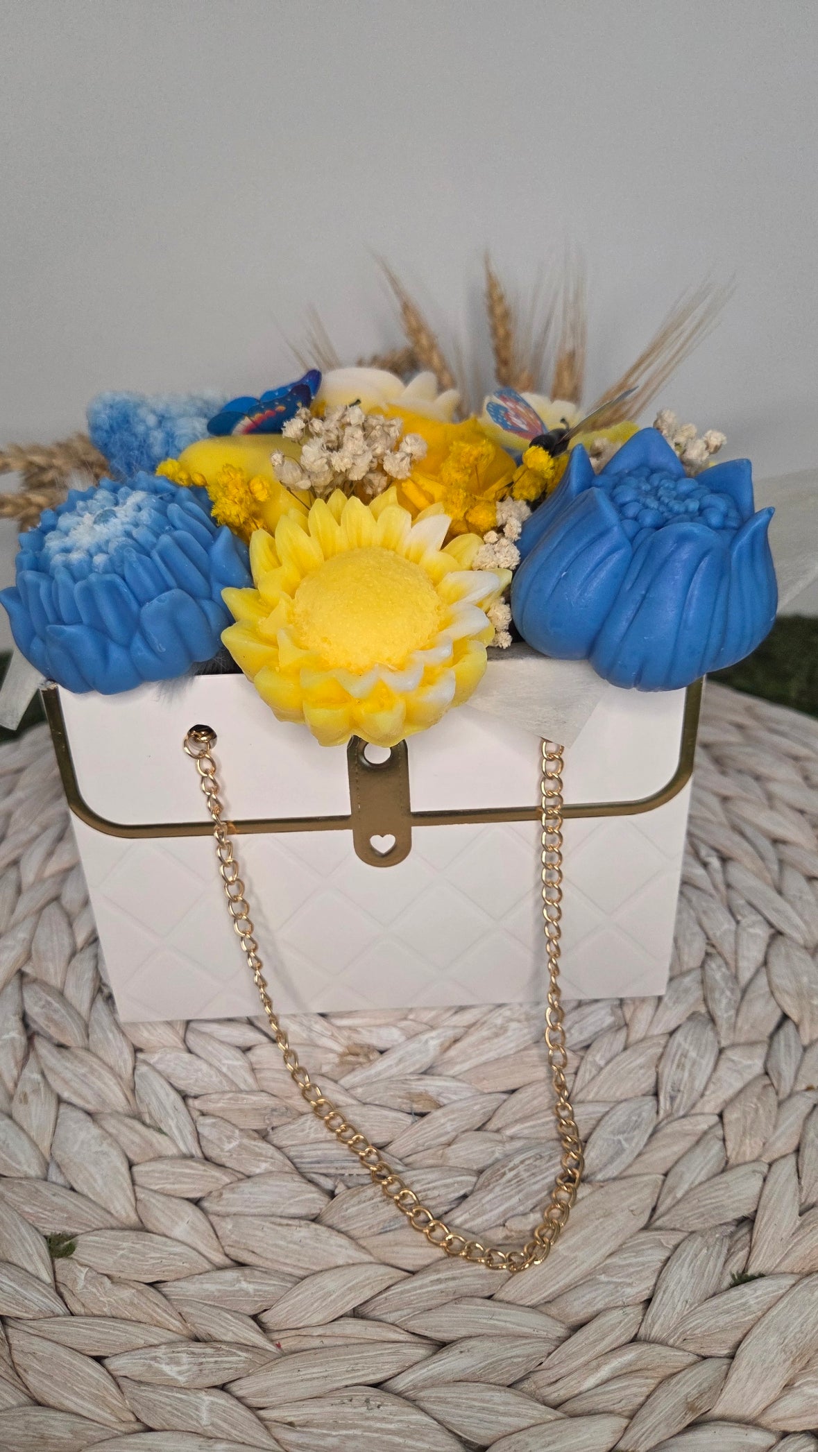 BOUQUET FONDANTS PATCHOULI ET ROSE AVEC UNE ROSE ETERNELLE