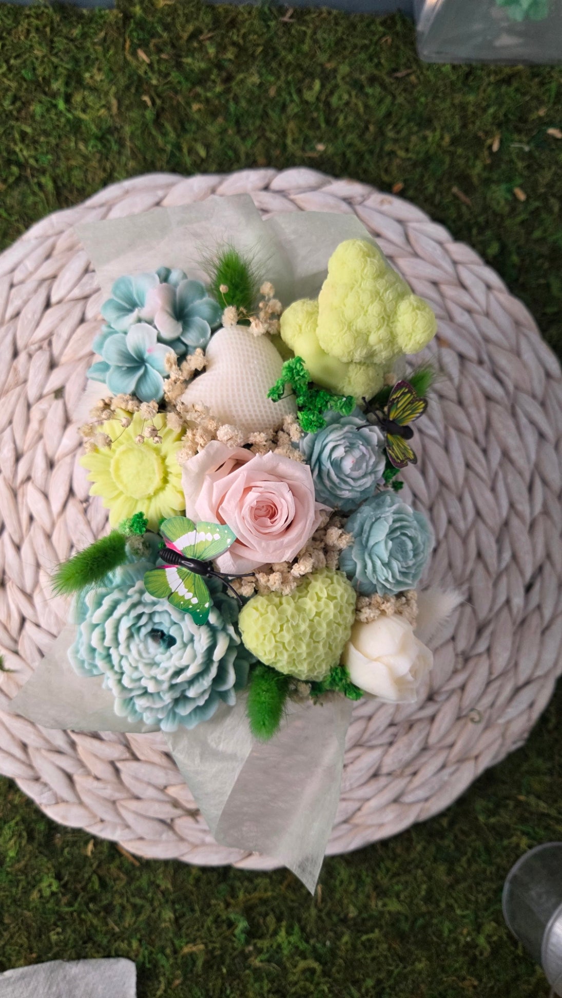 BOUQUET FONDANTS THE VERT AVEC UNE ROSE ETERNELLE