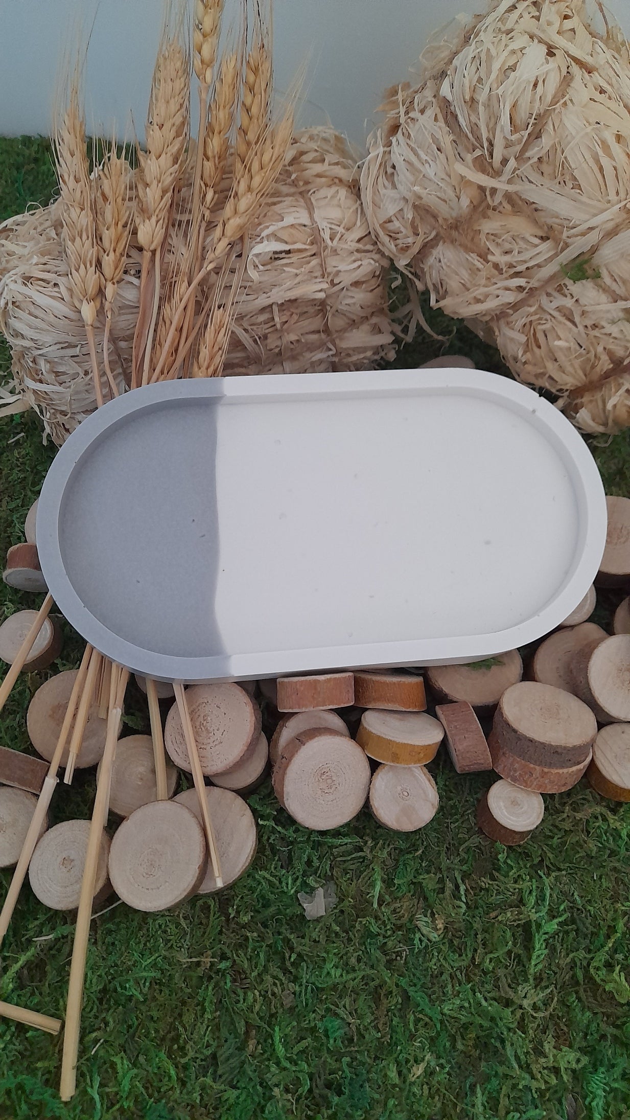 PLATEAU EN JESMONITE GRIS ET BEIGE